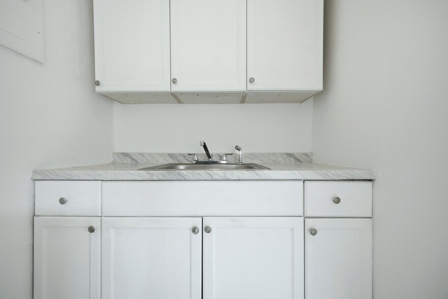 More Photos Of 823-825 NW 9th St, Hallandale Beach Apartments For Sale