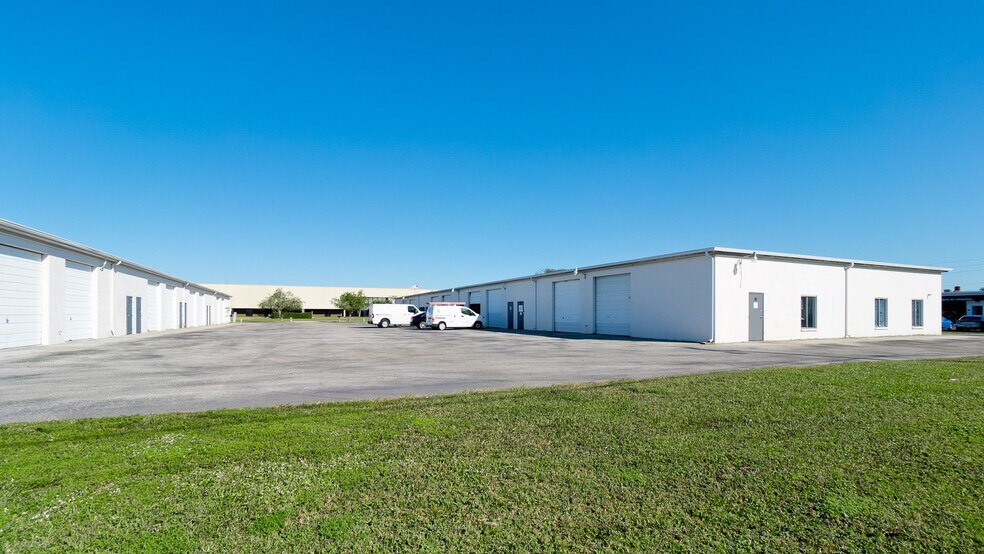 More Photos Of 1390 Commerce Blvd, Sarasota Unknown For Lease