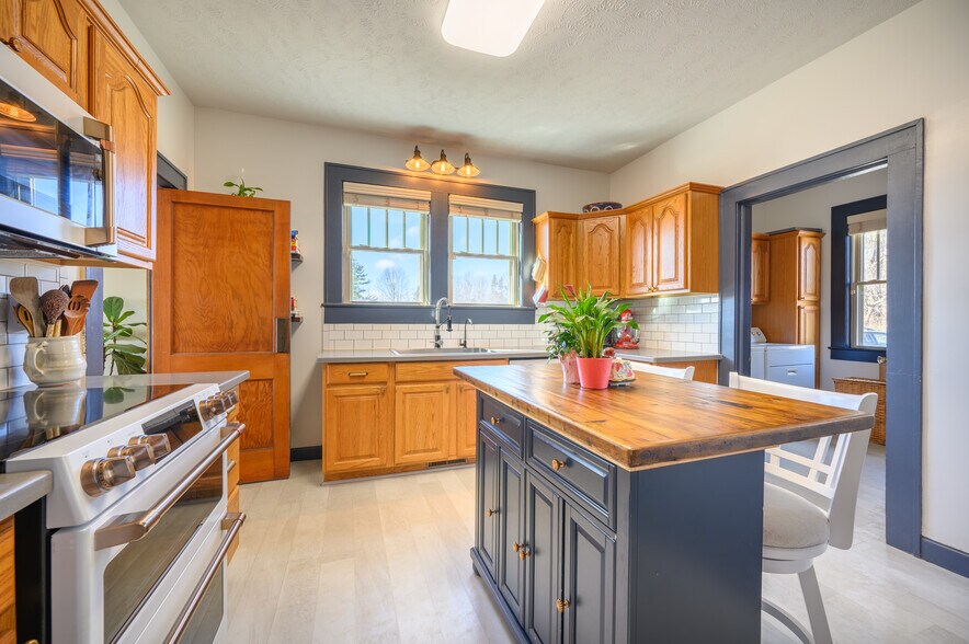 More Photos Of 132 Christiansburg Pike NE, Floyd Flex For Sale