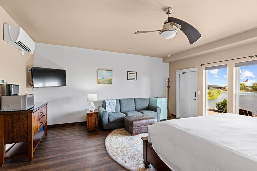 More Photos Of 701 Fountain Blvd, Zillah Hotel For Sale