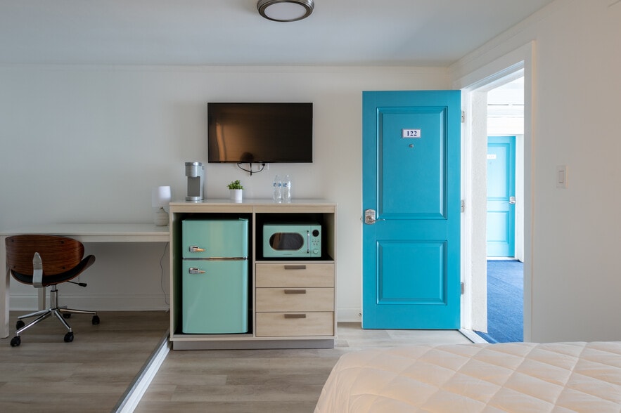 More Photos Of 501 N Ocean Blvd, Myrtle Beach Hotel For Sale