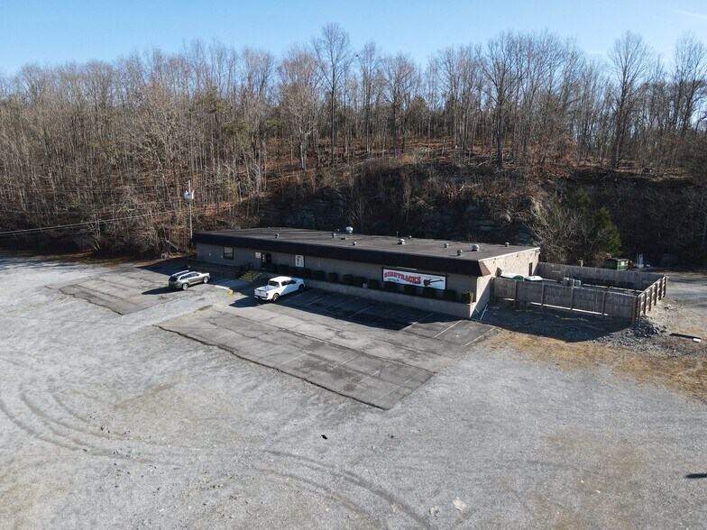 More Photos Of 3080 W State St, Bristol Bar For Sale