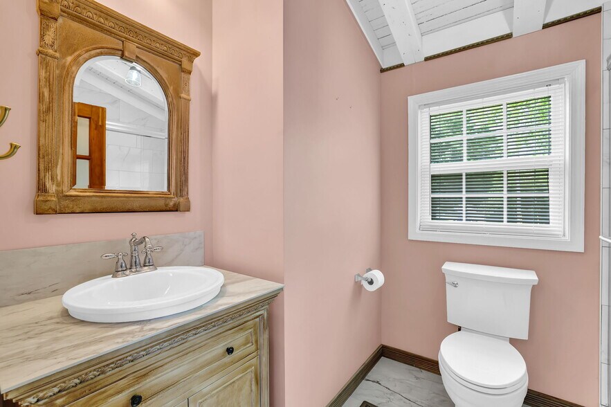 More Photos Of 134 Marble Mill Rd, Marietta Office For Sale