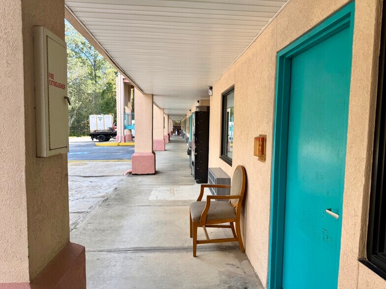 More Photos Of 547 Archusa Ave, Quitman Hotel For Sale