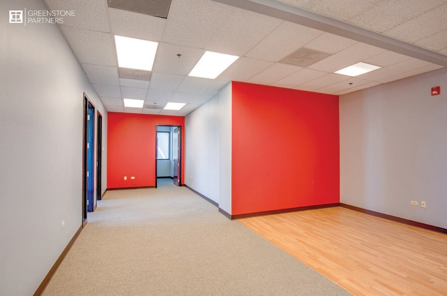 More Photos Of 1952 Mcdowell Rd, Naperville Business Park For Lease