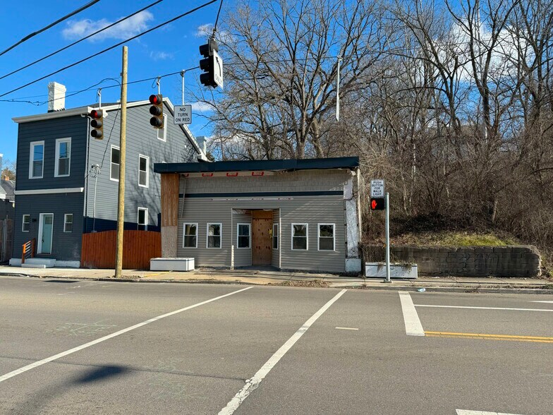 More Photos Of 1664 Frederick Ave, Cincinnati Freestanding For Sale