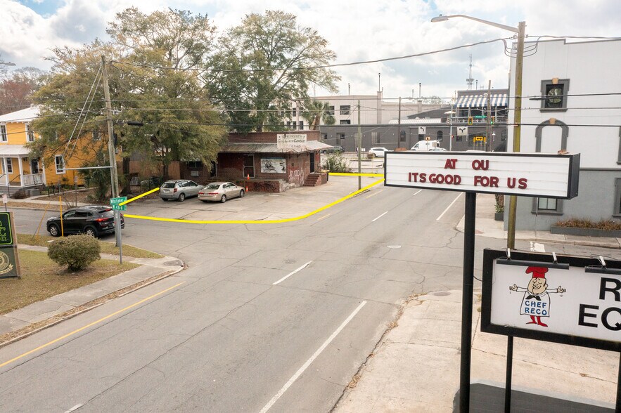 More Photos Of 15 W 43rd St, Savannah Restaurant For Lease