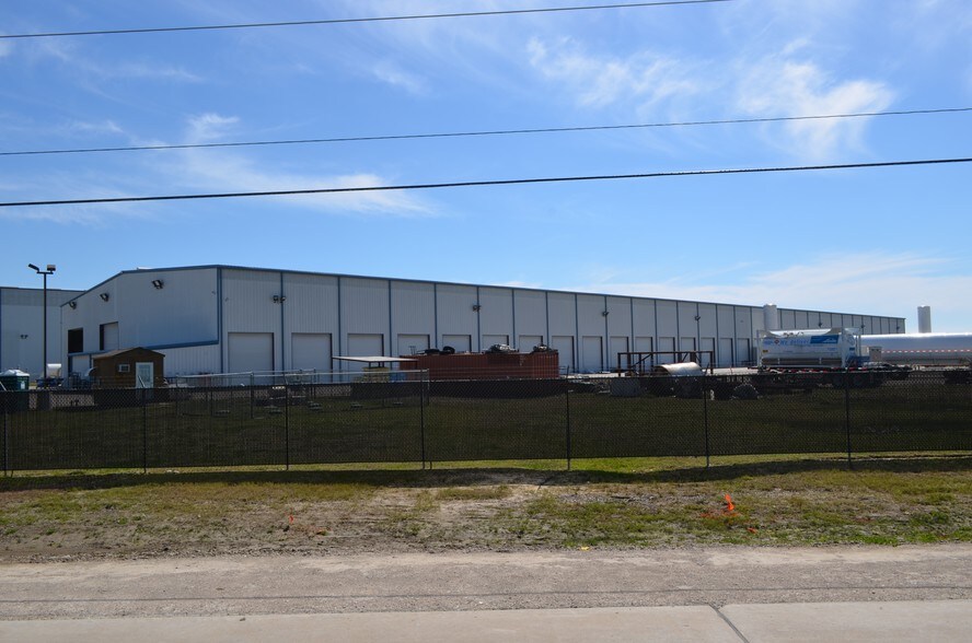 More Photos Of 1411 Transport Dr, Baytown Manufacturing For Lease