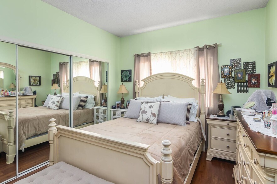 More Photos Of 8523 Etiwanda Ave, Northridge Apartments For Sale