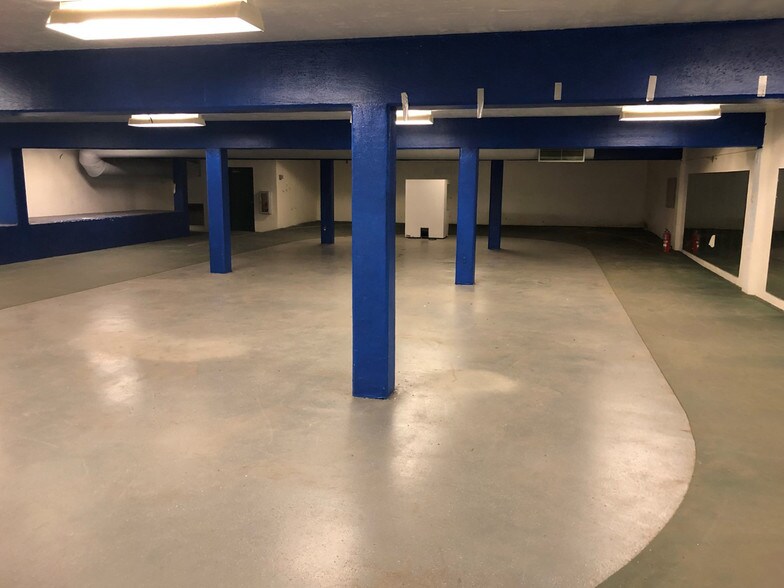 More Photos Of 900-902 Leonard St NW, Grand Rapids Storefront Retail Office For Sale