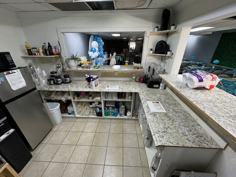 More Photos Of 7524 Hillcroft St, Houston Freestanding For Sale