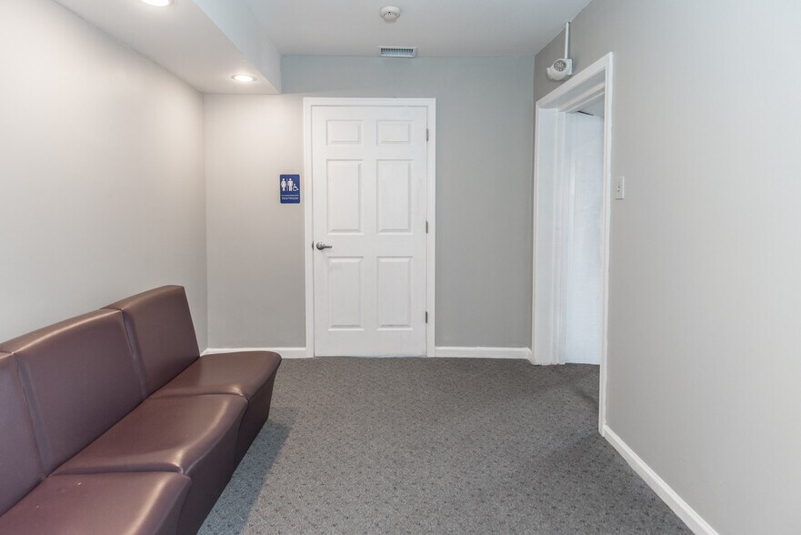 More Photos Of 981 Second Street Pike, Richboro Office For Lease