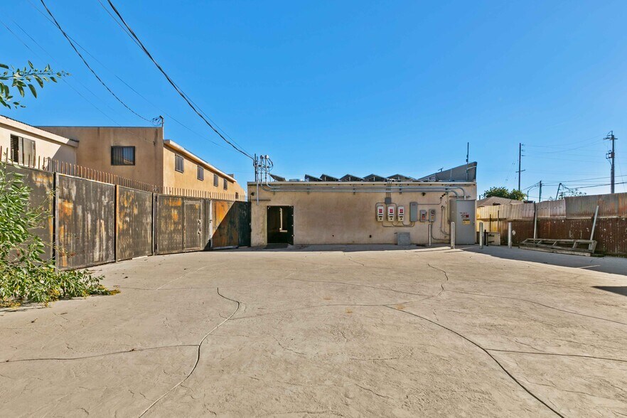 More Photos Of 11285 Goss St, Sun Valley Warehouse For Sale