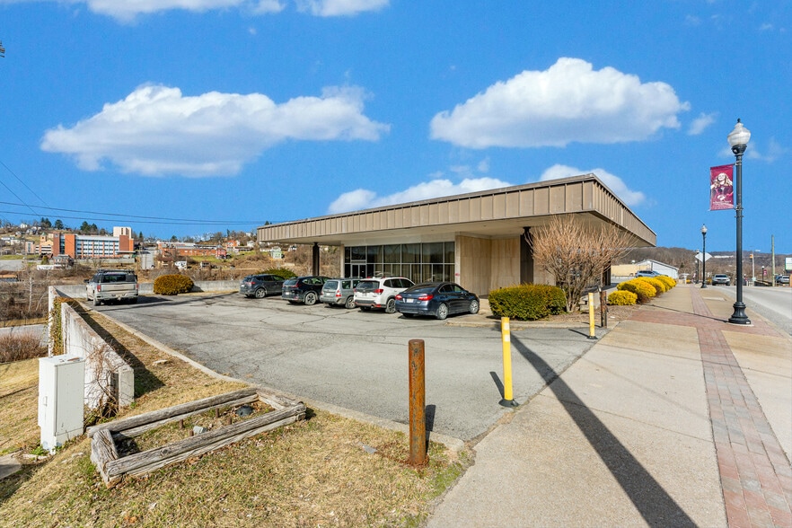 More Photos Of 214 Merchant St, Fairmont Bank For Sale