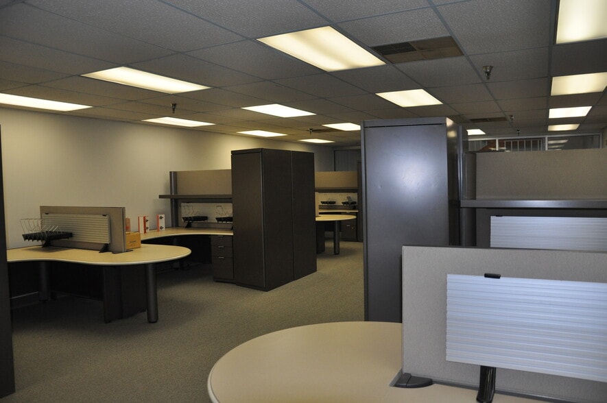 More Photos Of 1324-1330 Edmonson Ave NE, Monticello Manufacturing For Lease