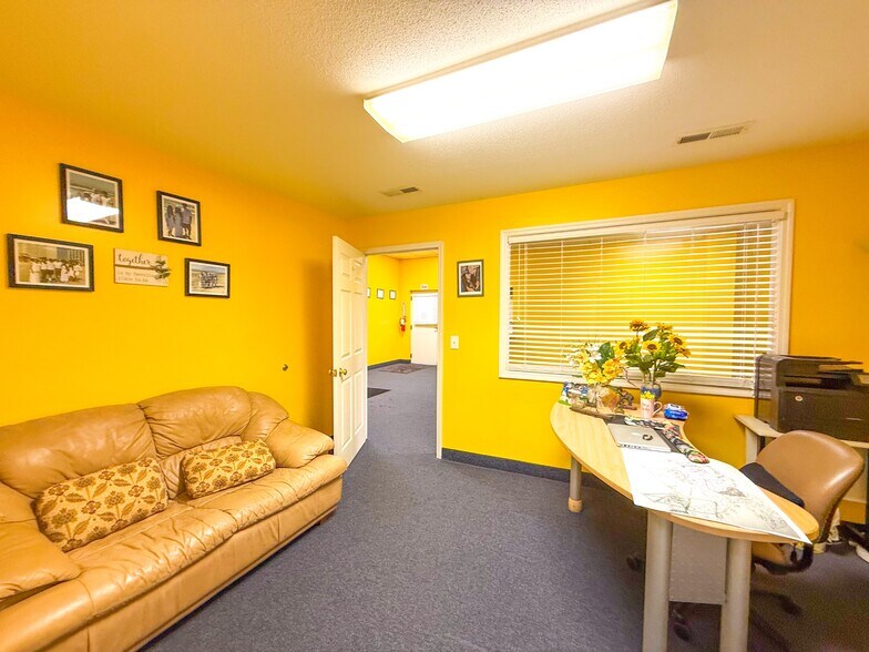 More Photos Of 2335 Columbia Hwy, Pulaski Office For Sale