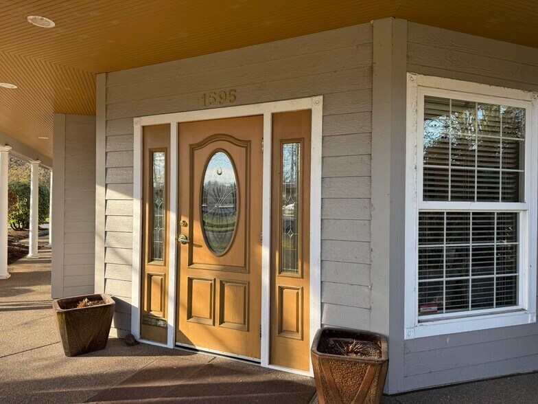 More Photos Of 1595 Commercial St SE, Salem Medical For Lease