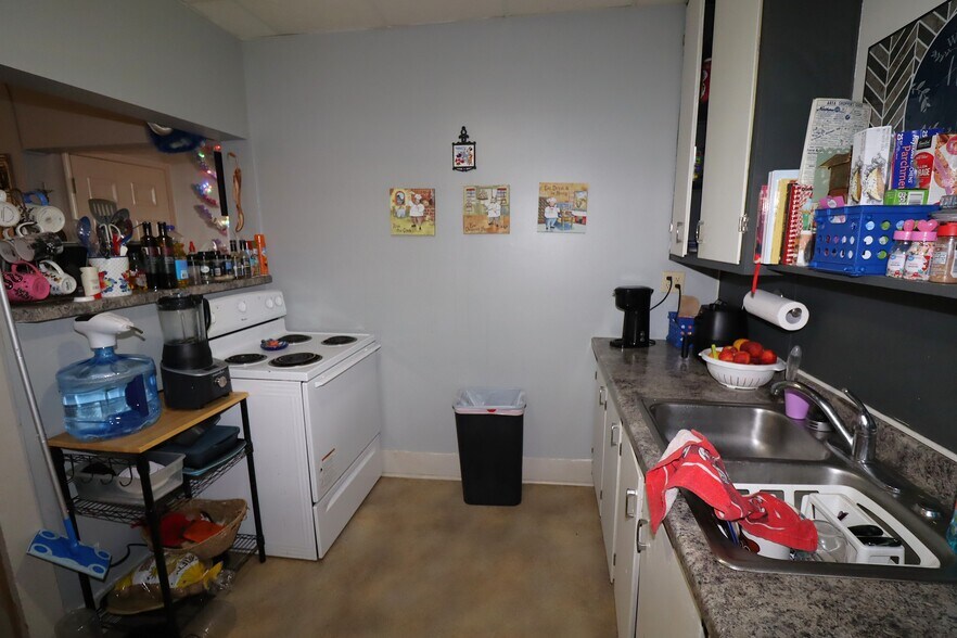 More Photos Of 404 Main St W, Ashland Office For Sale