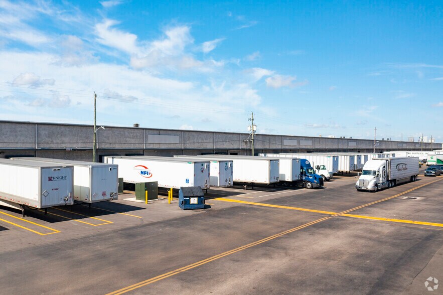 More Photos Of 4901-4971 Distribution Dr, Tampa Distribution For Lease