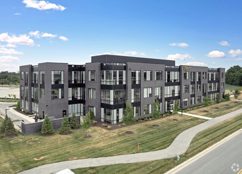 More Photos Of 8350 Sunlight Dr, Fishers Office For Lease