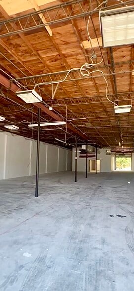 More Photos Of 2436 Emerson Ave S, Saint Petersburg Warehouse For Sale
