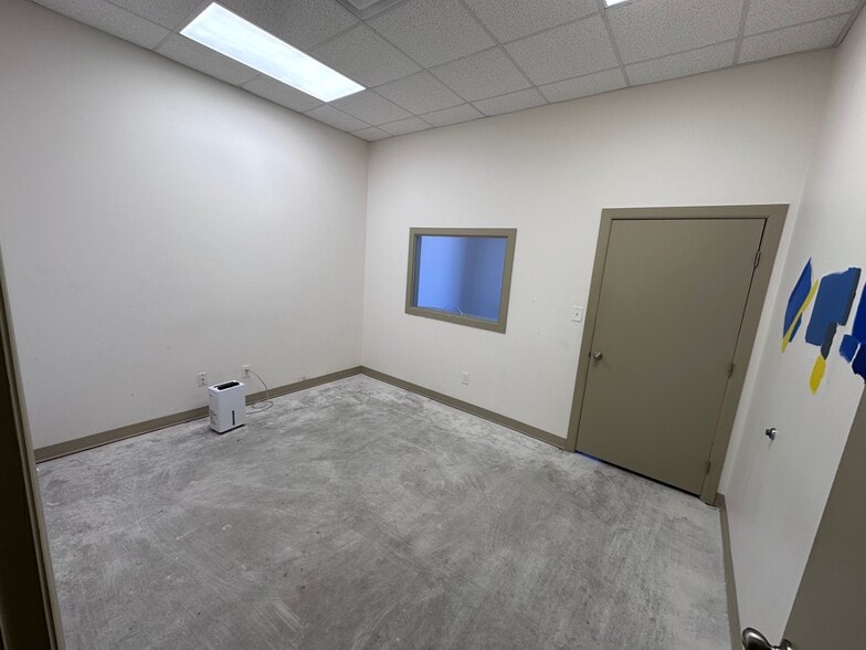 More Photos Of 1400 E Jasmine Ave, McAllen Showroom For Lease