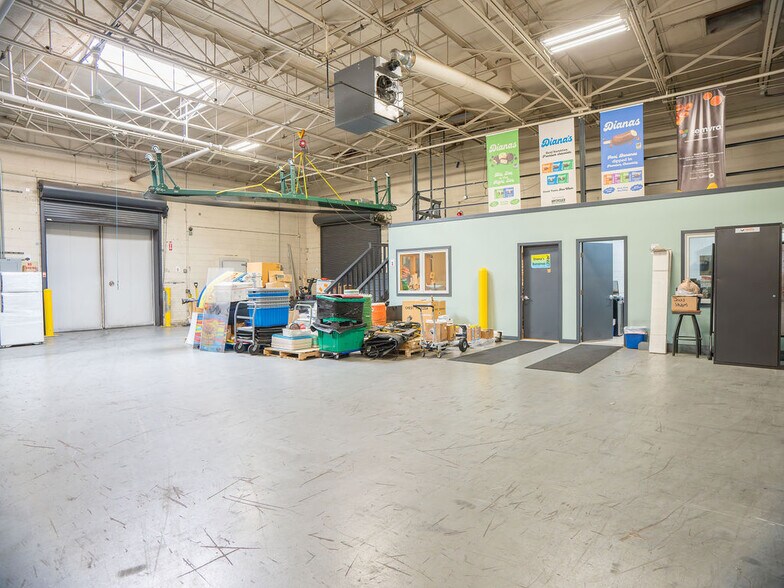 More Photos Of 2733 W Harrison St, Chicago Warehouse For Sale