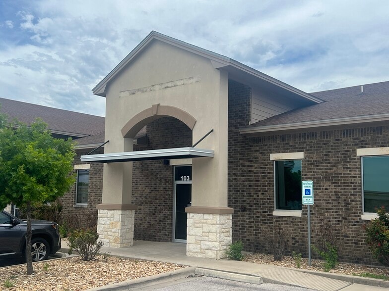 More Photos Of 5320 E Central Texas Expy, Killeen Office For Lease