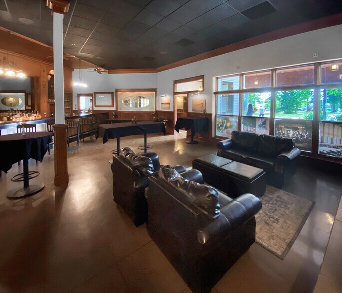 More Photos Of 751 Bell St, La Pointe Restaurant For Lease