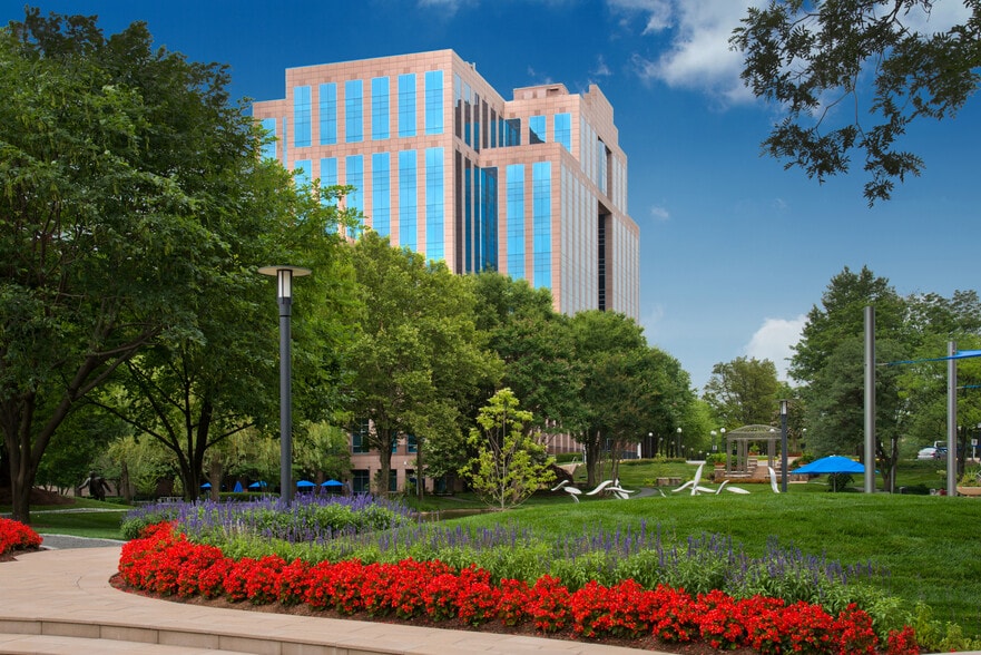 More Photos Of 2340 Dulles Corner Blvd, Herndon Office For Lease