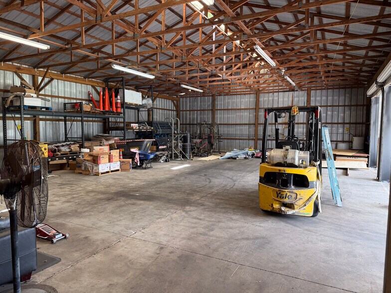 More Photos Of 301 Charlie Griffin Rd, Plant City Flex For Lease