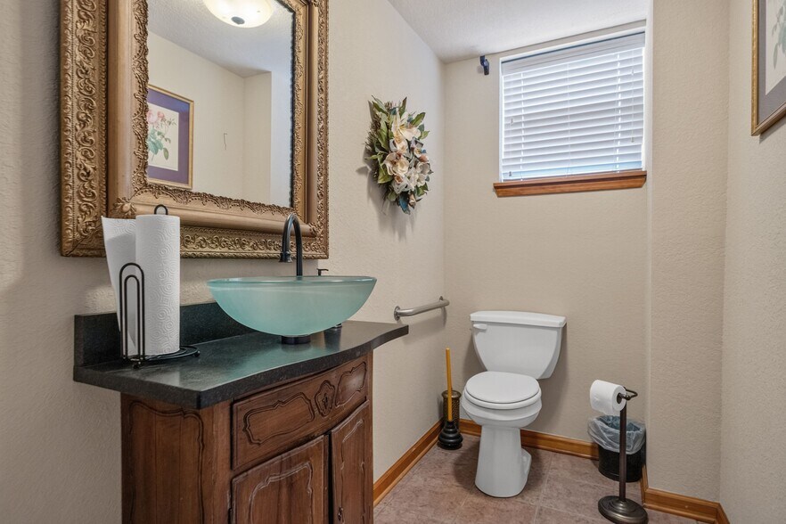 More Photos Of 104 N 3rd St, Heber Springs Office For Sale