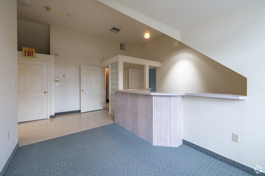 More Photos Of 109 Colon St, Beverly Medical For Lease