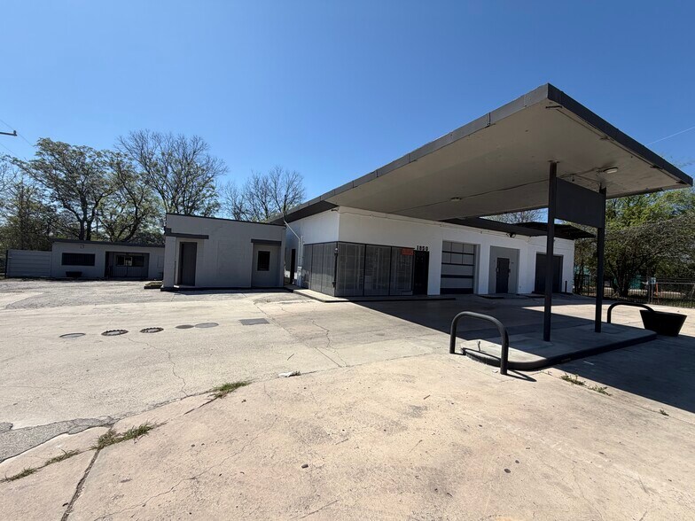 More Photos Of 1850 E Houston St, San Antonio Auto Repair For Lease