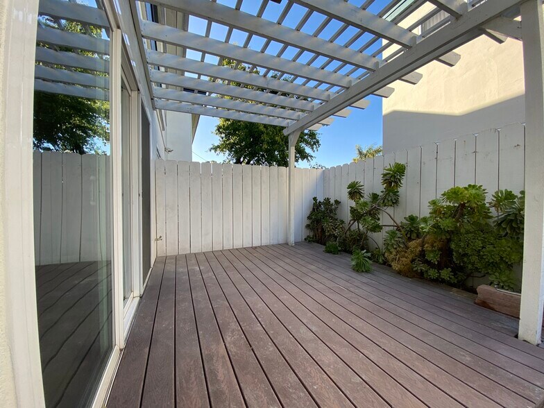 More Photos Of 631 Masonic Way, Belmont Apartments For Sale