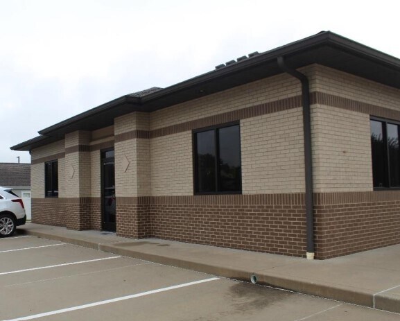 More Photos Of 124 Springfield Ct, O'Fallon Medical For Lease