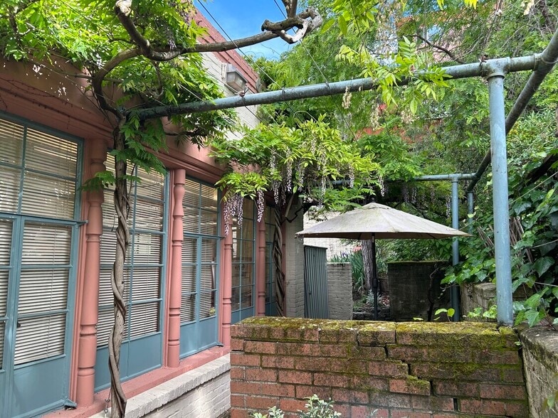 More Photos Of 1934 Park Blvd, Oakland Office For Lease