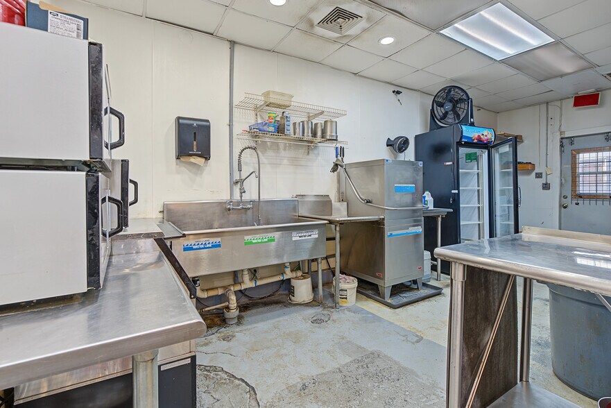 More Photos Of 1901 W Pioneer Pky, Arlington Restaurant For Sale