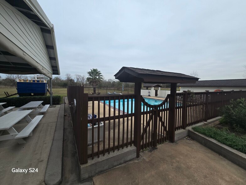 More Photos Of 4309 Young St, Pasadena General Retail For Sale