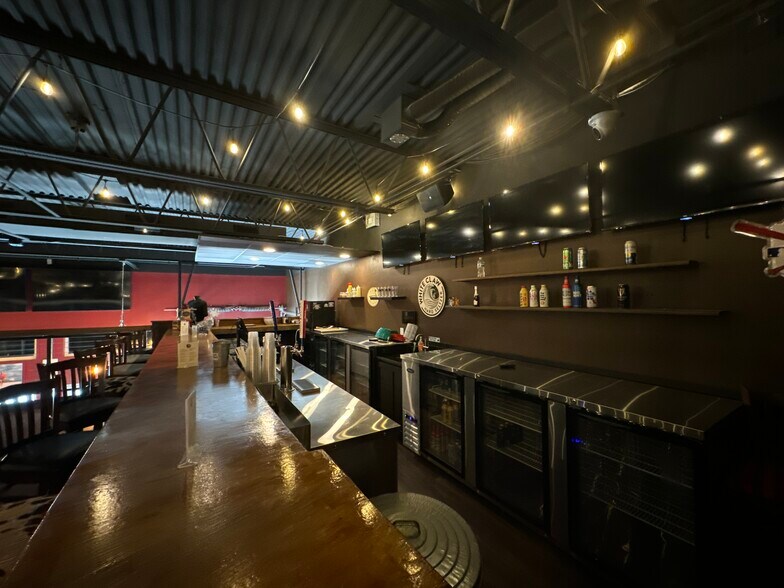 More Photos Of 201 E Center St, Tarpon Springs Bar For Lease