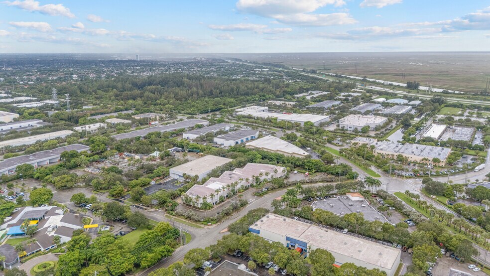 More Photos Of 10300-10380 NW 53rd St, Sunrise Distribution For Lease