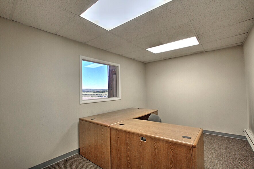 More Photos Of 225 West St, Evanston Light Manufacturing For Sale