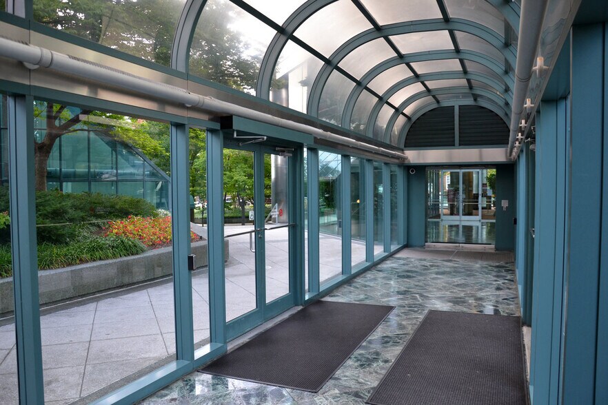 More Photos Of 900 S Gay St, Knoxville Office For Lease