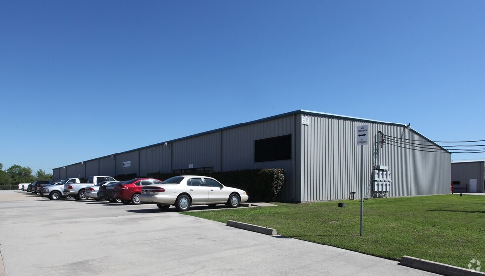 More Photos Of 2121 Brittmoore Rd, Houston Unknown For Lease