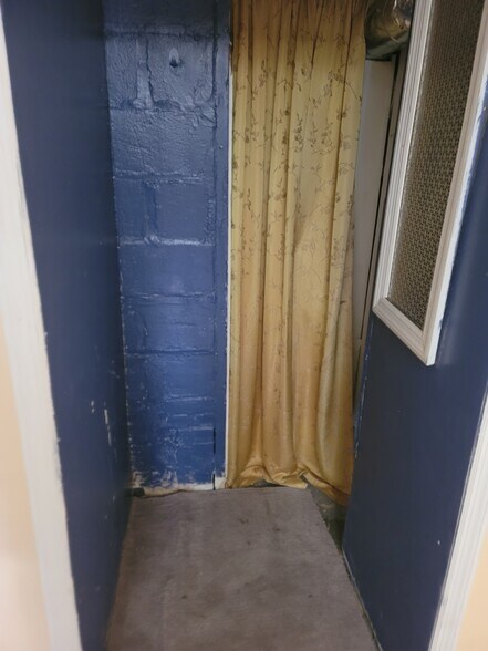 More Photos Of 22 Van Buren Ave, Floral Park Warehouse For Lease