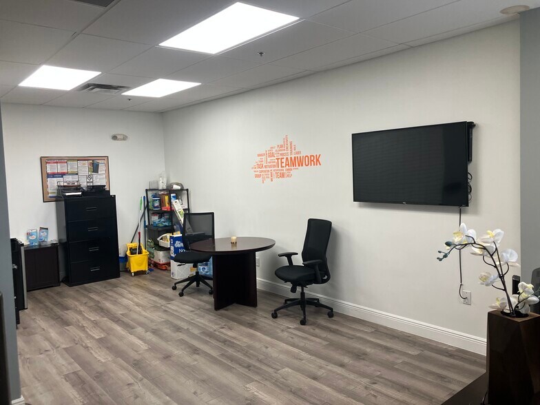 More Photos Of 12701 S John Young Pky, Orlando Unknown For Lease