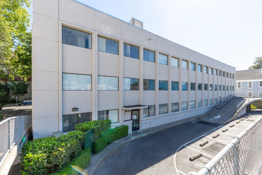 More Photos Of 2525 K St, Sacramento Medical For Lease