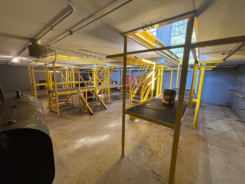 More Photos Of 3526 S Main St, Elkhart Storefront Retail Office For Lease