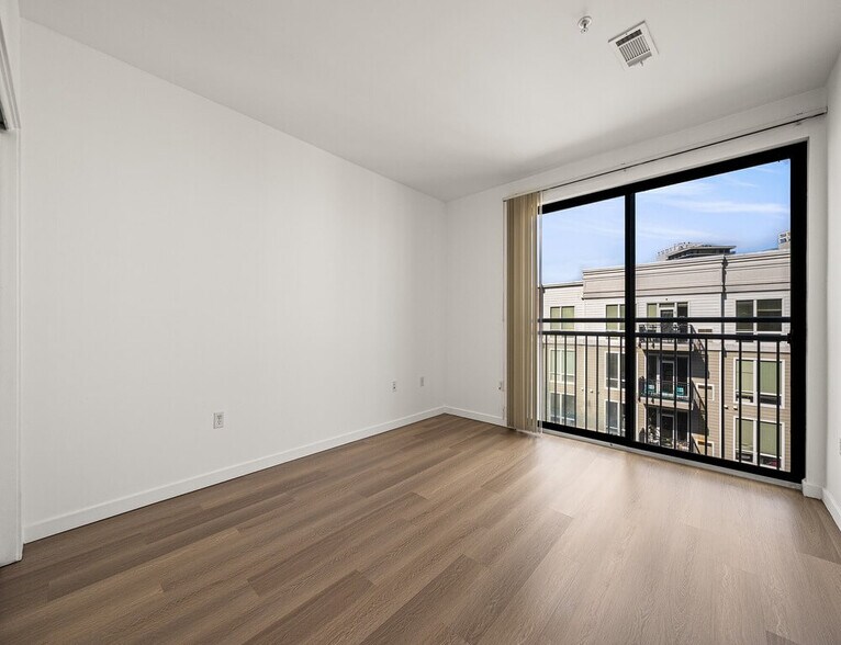 More Photos Of 121 Towne St, Stamford Apartments For Lease
