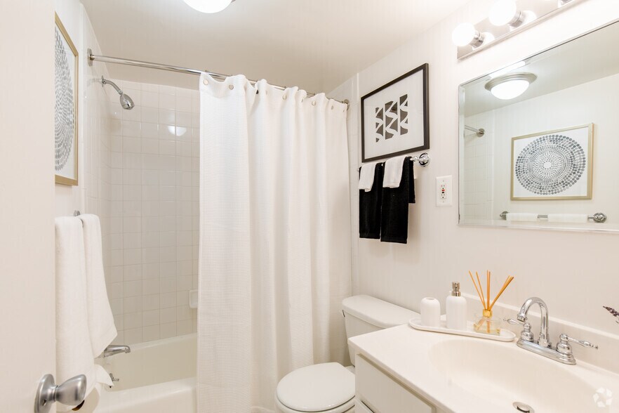 More Photos Of 5480 Wisconsin Ave, Chevy Chase Apartments For Lease